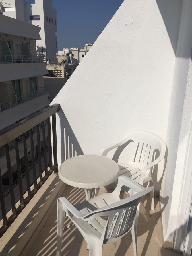 Nautilus Tourist Apartments Larnaca Exteriör bild
