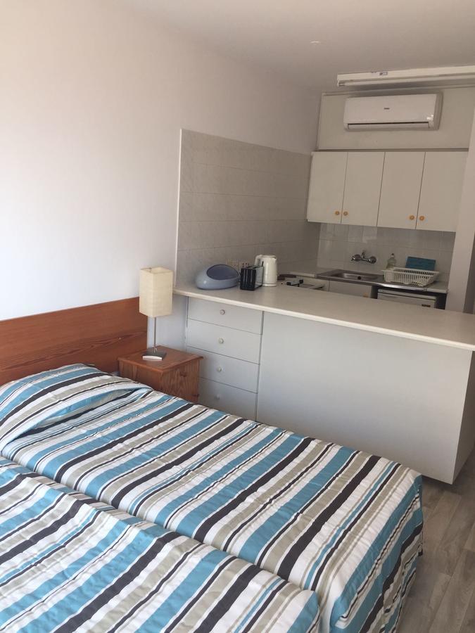Nautilus Tourist Apartments Larnaca Exteriör bild